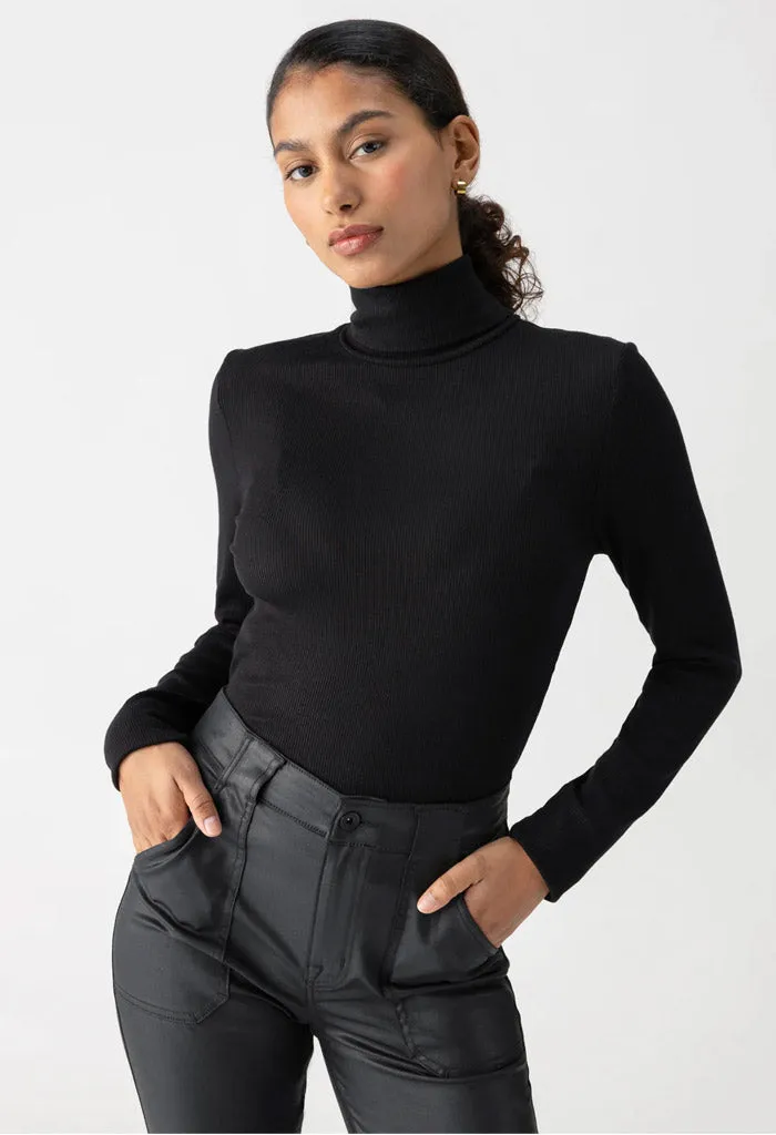 Essential Turtleneck-Black