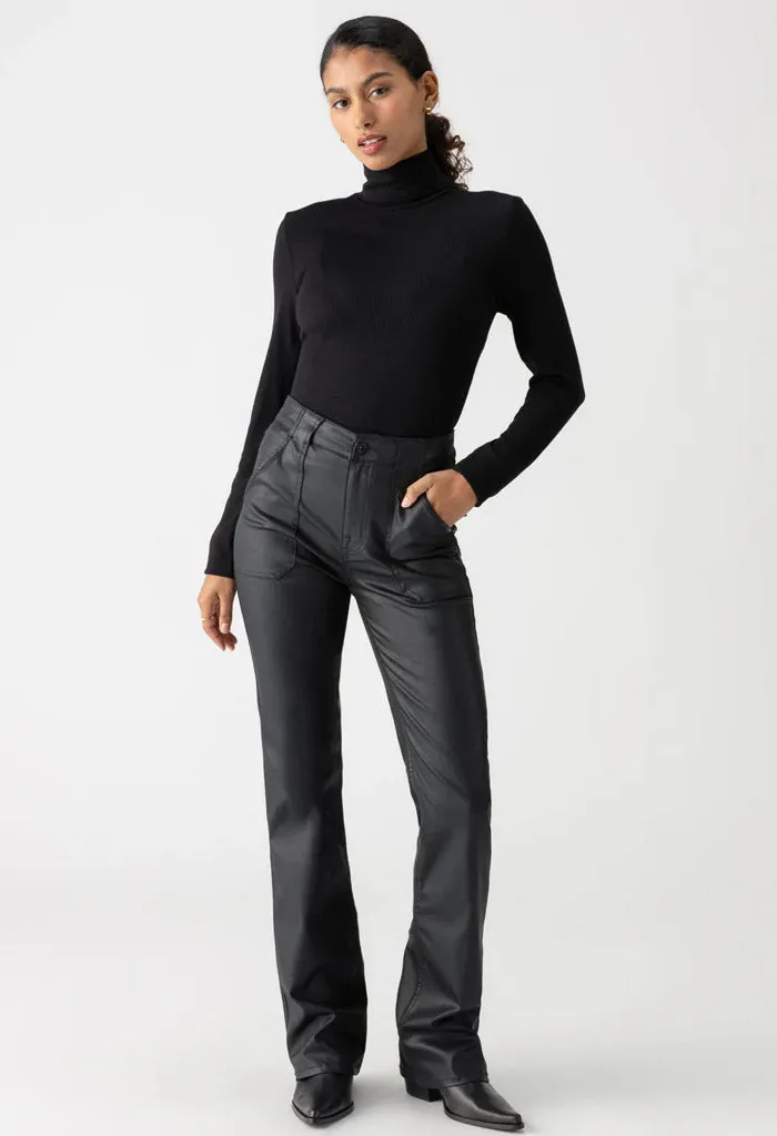 Essential Turtleneck-Black